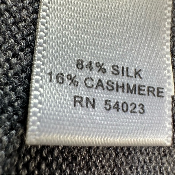 Banana Republic Men’s Silk Cashmere V-Neck Pullover Sweater,  Medium - Picture 6 of 7